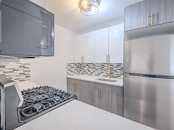 3rd image of 549 Kosciuszko St APT 1