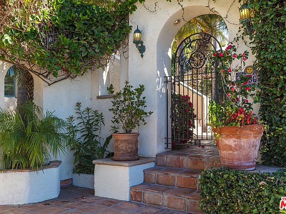 3rd image of 21569 Paseo Serra St