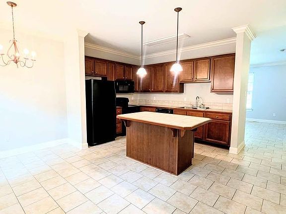 3rd image of 10600 Lakes Blvd