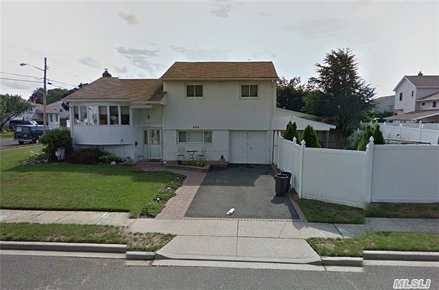 1st image of 434 N Bleeker Dr