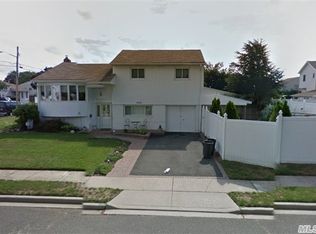 434 N Bleeker Dr, N Massapequa, NY 11758