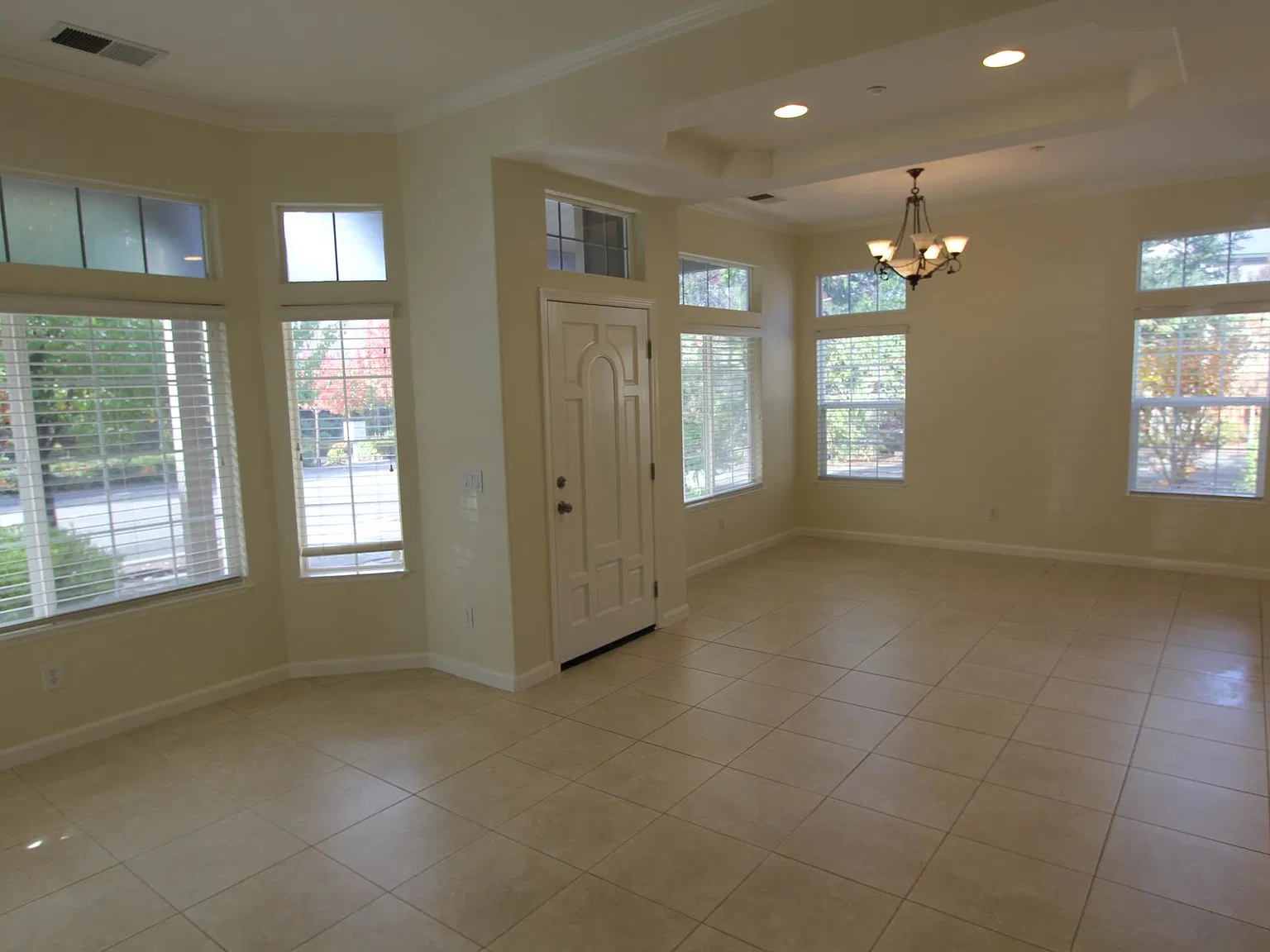 4 bed, 1888 sqft, $4,500 — Photo 4