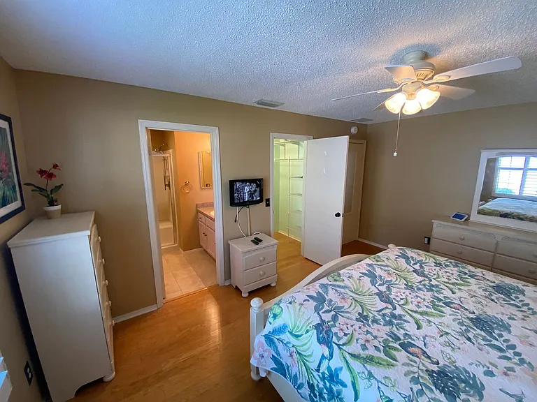 440 Canterbury Ct — Photo 29