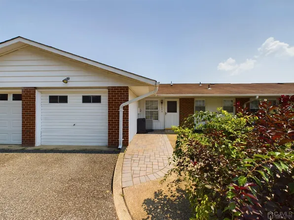 1023C Shetland Dr, Lakewood, NJ 08701
