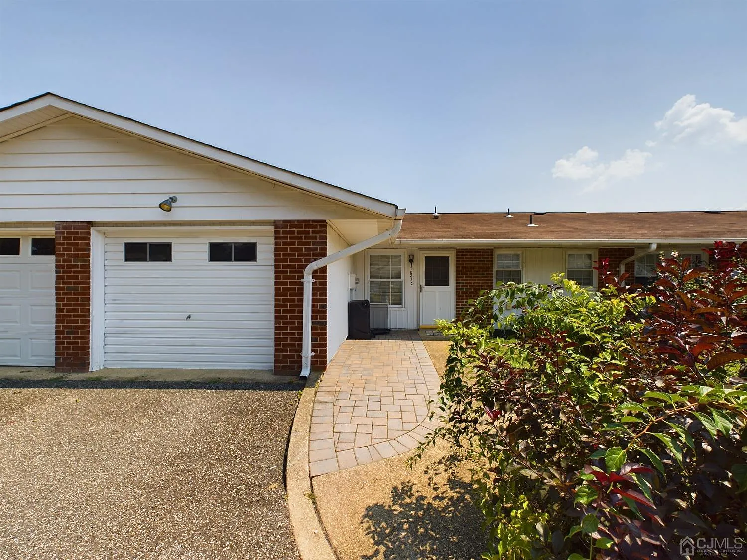 1023C Shetland Dr photo 1