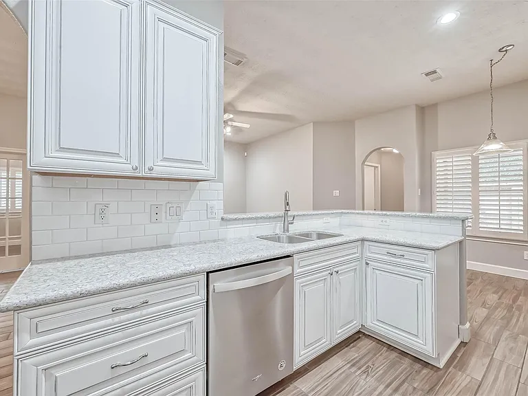 15943 Pleasant Green Cir — Photo 13