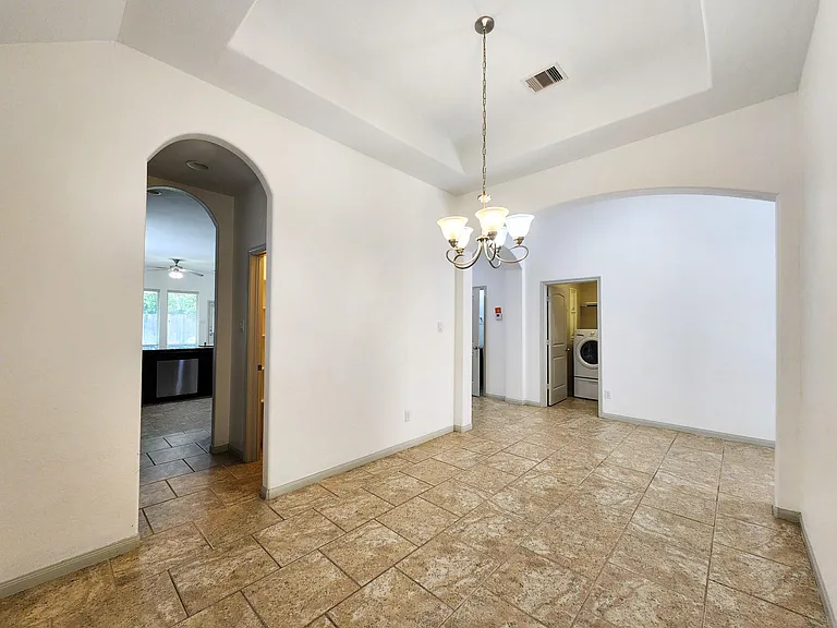 4515 Greenleaf Dr — Photo 6
