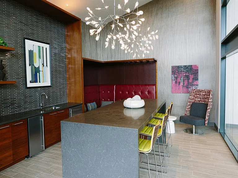 HUB 9 — Photo 26