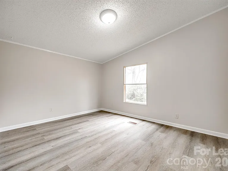 128 Summerglen Dr — Photo 19