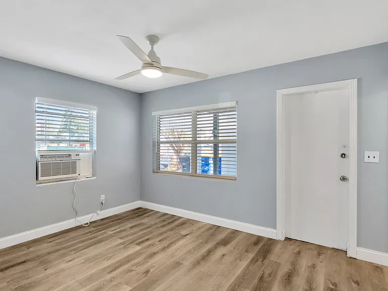 1233 Grove St — Photo 7
