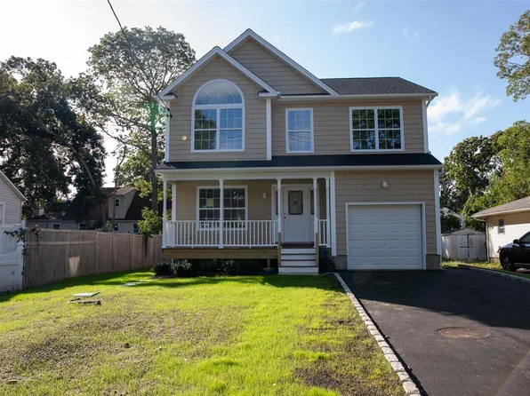 162 E Parkview Drive, Shirley, NY 11967