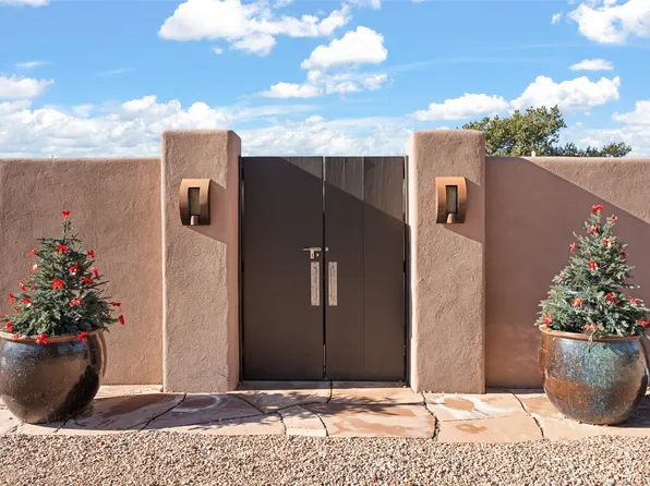7519 Old Santa Fe Trl, Santa Fe, NM 87505