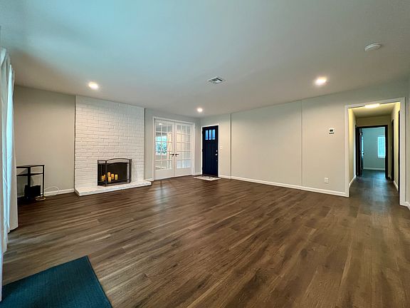 3rd image of 7503 Ponce Ave