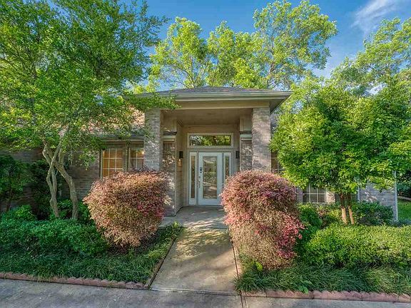 3rd image of 349 San Saba St