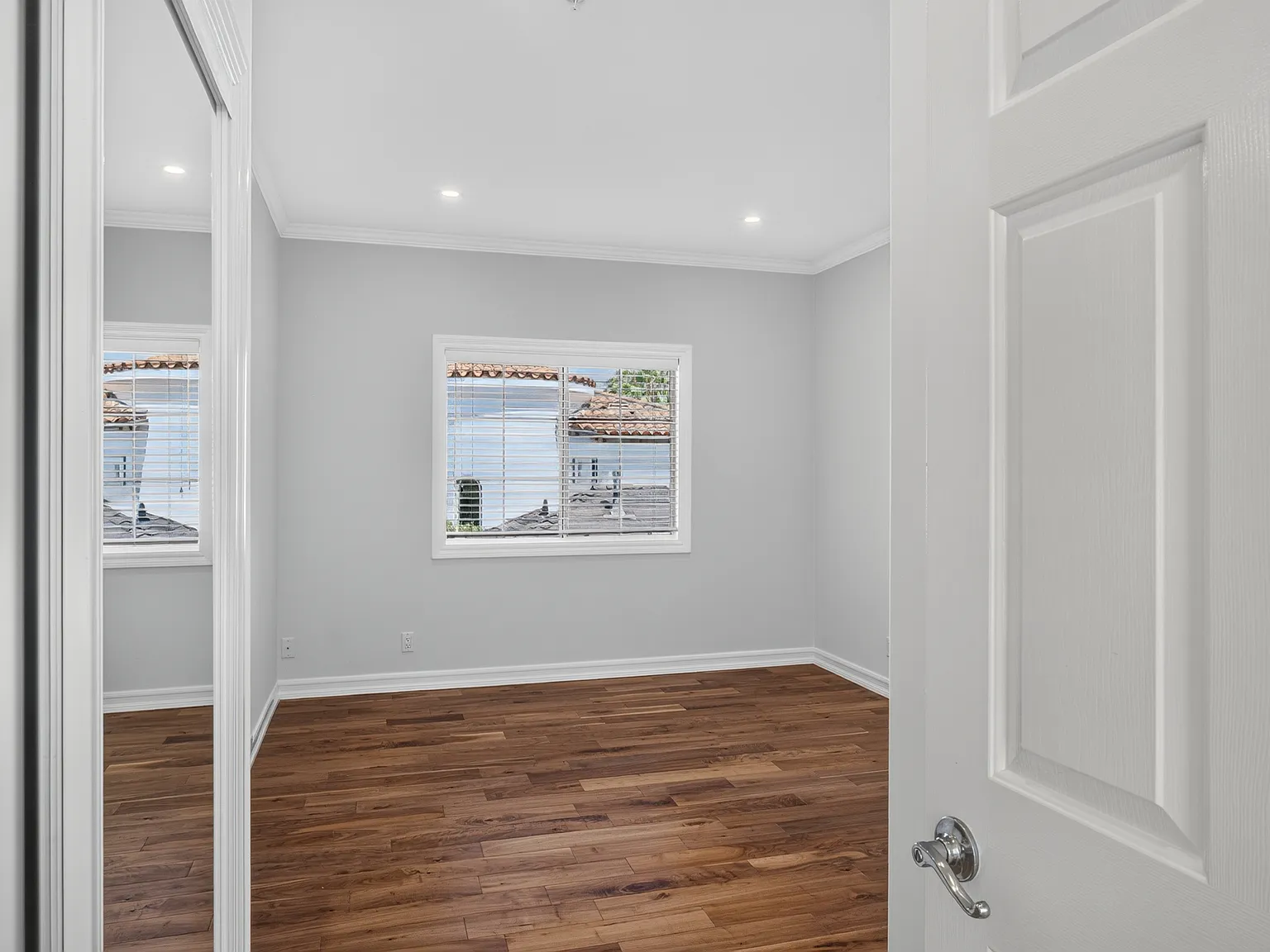 5 bed, 3700 sqft, $10,300 — Photo 3