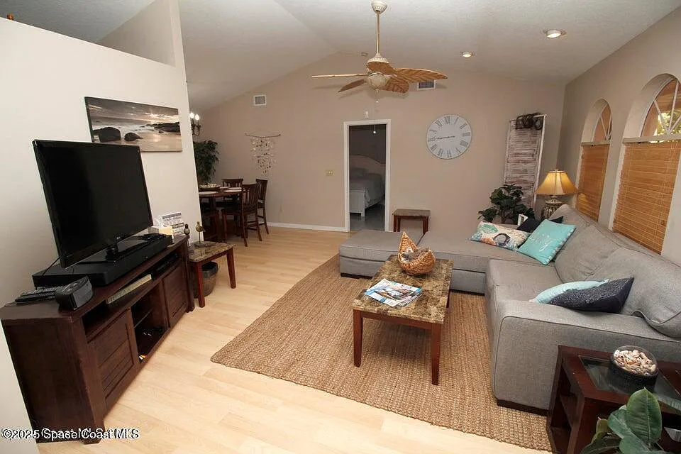 3 bed, 2.0 bath, 1783 sqft, $3,500 — Photo 4