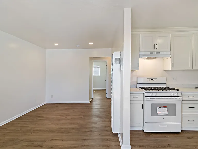 2409 Standard Ave #7 — Photo 6