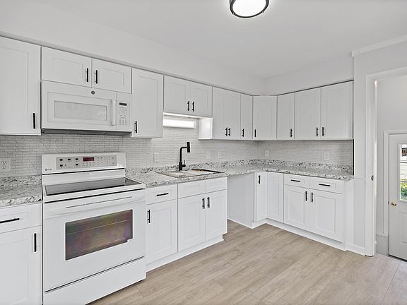 5th image of 3922 Hogarth Ave