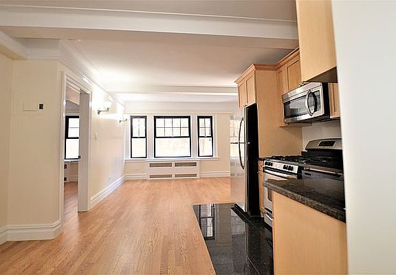 3rd image of 95 Christopher St APT 1E