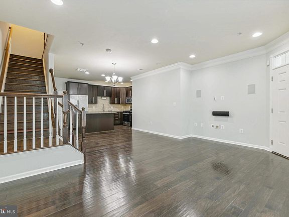 4th image of 23567 Belvoir Woods Ter