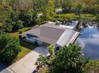 13724 Country Club Dr, Tavares, FL 32778