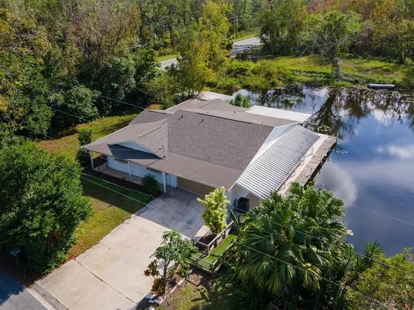 13724 Country Club Dr, Tavares, FL 32778