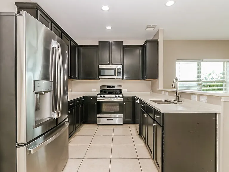339 Sea Breeze Dr — Photo 7