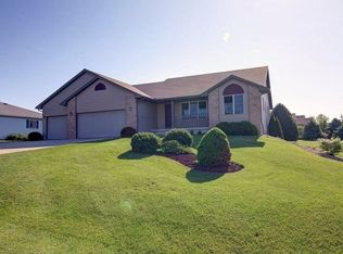6694 Parkway Dr, Sun Prairie, WI 53590
