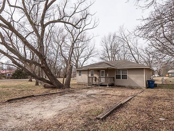 4th image of 422 Etchen Blvd