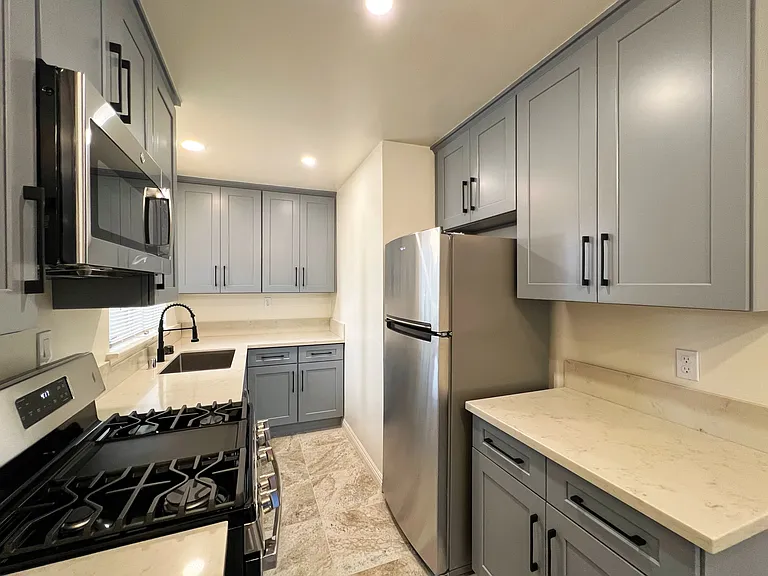 231 S Hudson Ave #15 — Photo 6