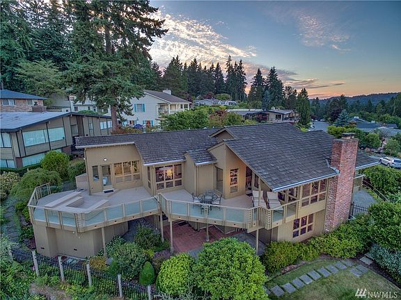 2nd image of 3519 NE 158th Pl