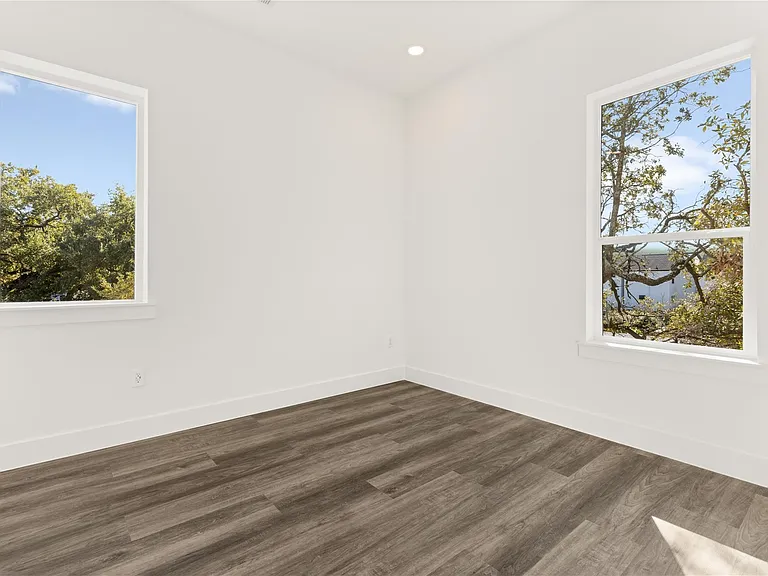 2707 Dennis St — Photo 22