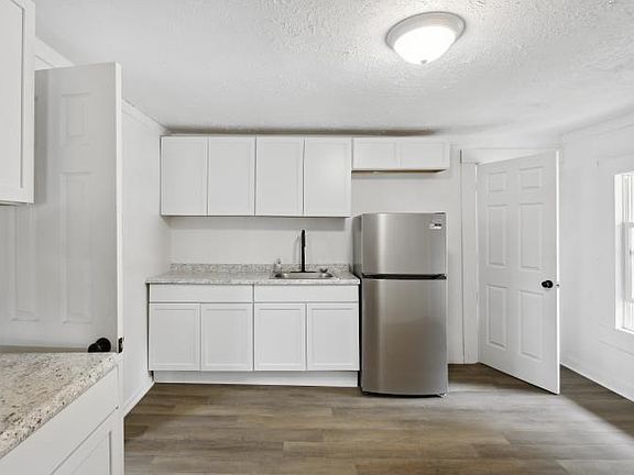 4th image of 120 E Montcalm St #122