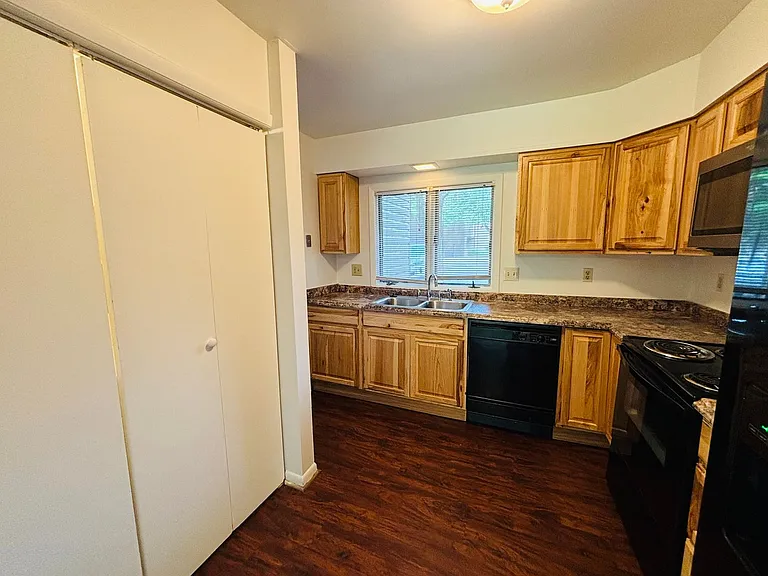 321 Shenandoah Cir — Photo 5