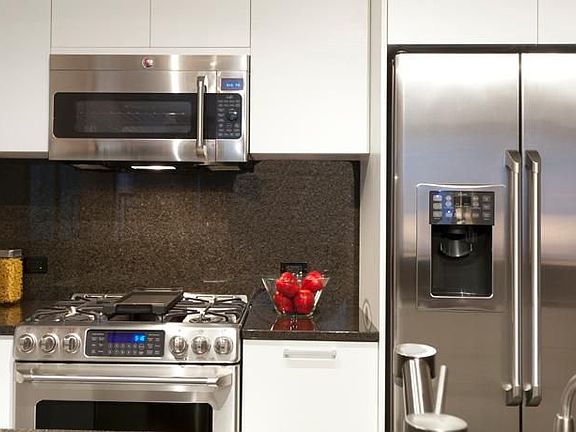 5th image of 330 W 39th St APT 6K