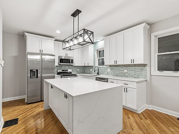 5th image of 1531 W Oakdale Ave #1
