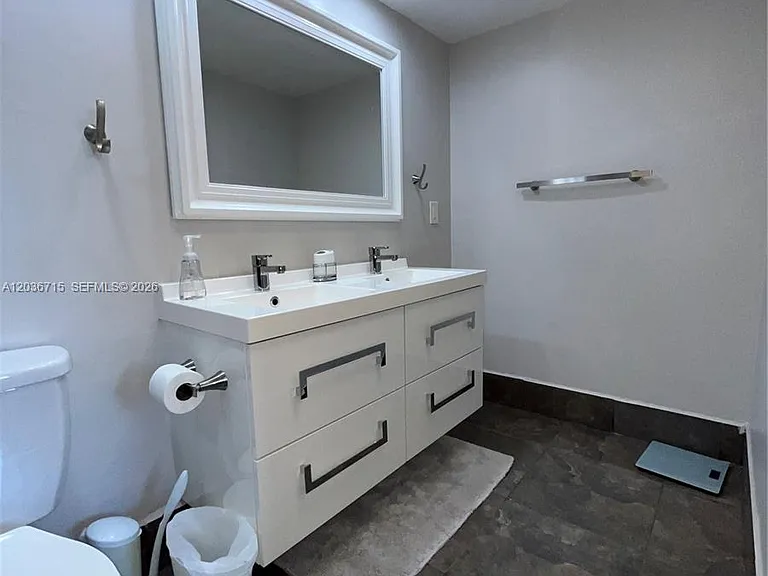 301 SE 3rd St #204 — Photo 16