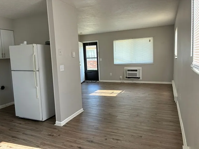 Waynedale Circle Apartments — Photo 32