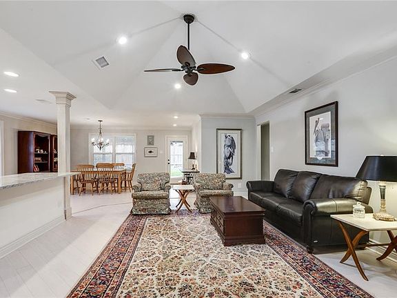 5th image of 4805 Taft Park