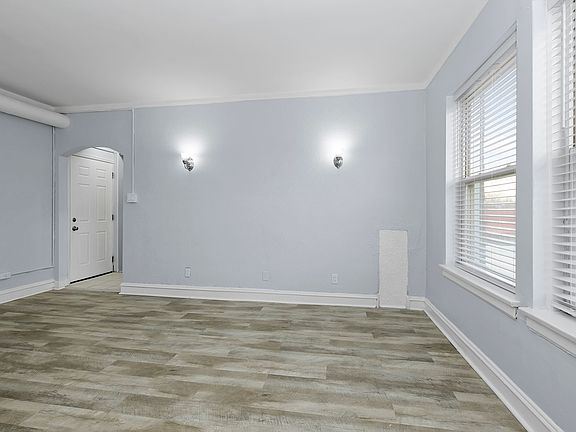 3rd image of 2324 W 111th St #202