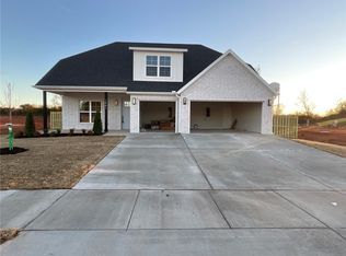 1441 Padova Ave, Tontitown, AR 72762