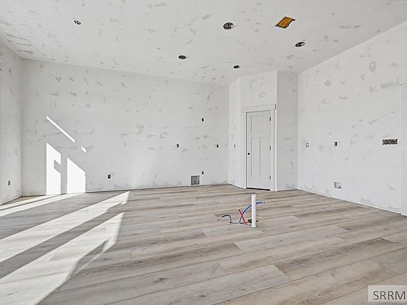 3rd image of 3062 Elixir Rd