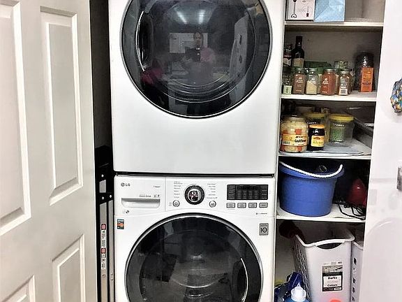 5th image of 1066 Summershore Ct
