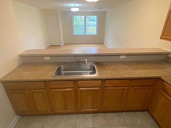 5th image of 478 Essex St #I