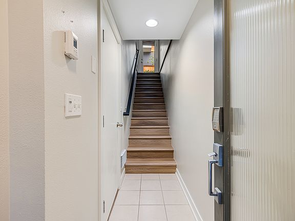 5th image of 2524 Yale Ave E APT A