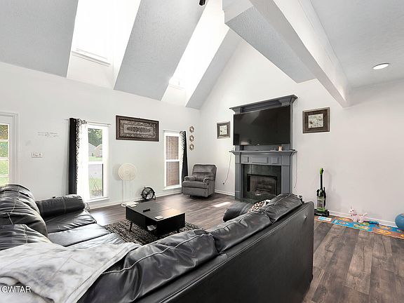 4th image of 232 Chapel Creek Dr