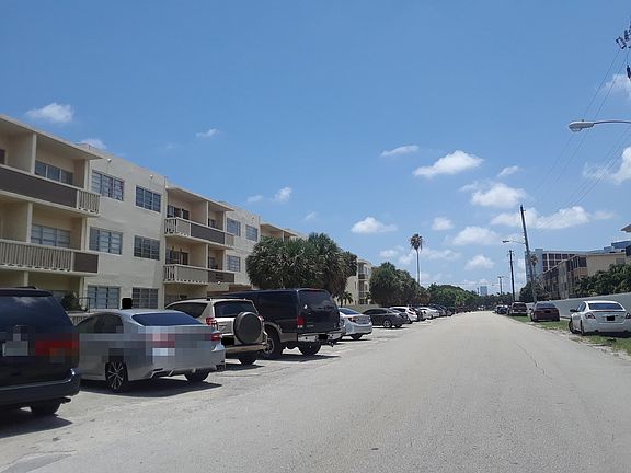 4th image of 1400 NE 169th St APT 212
