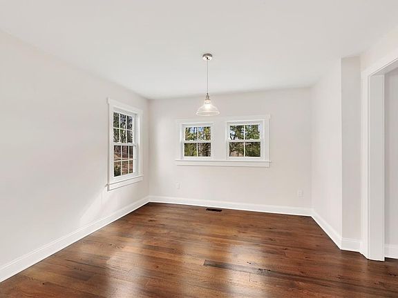 4th image of 48 Hillside Ave