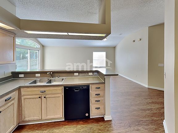 3rd image of 3488 Ayrshire St