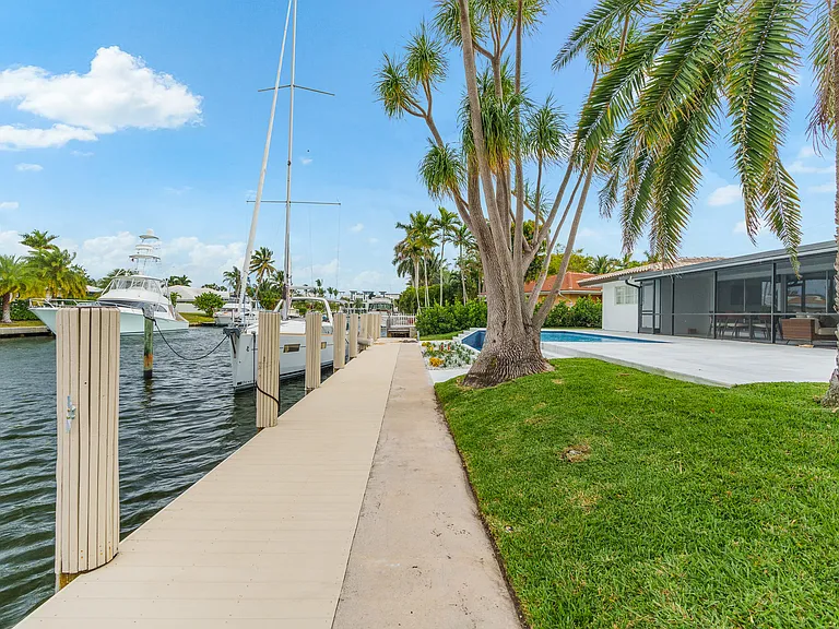 273 Tropic Dr — Photo 16